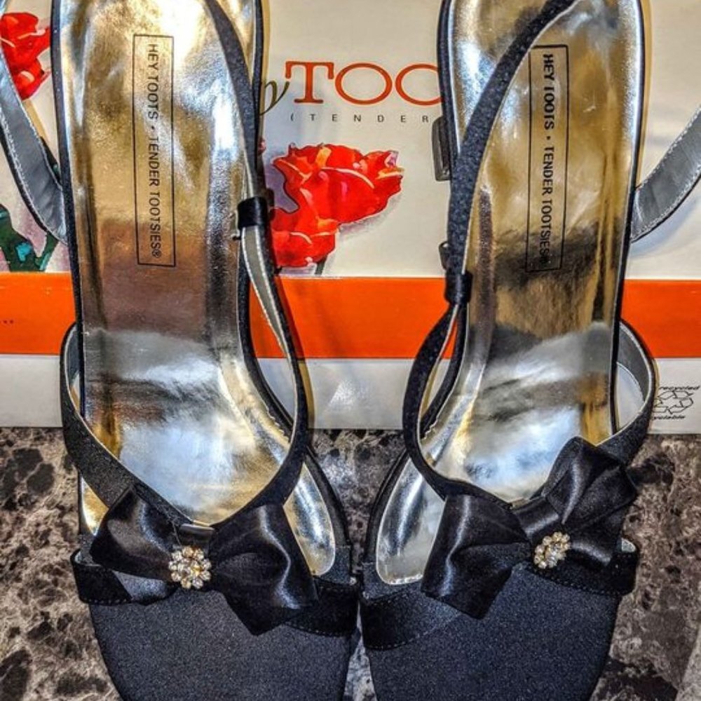 BNIB. Hey TOOTS! Black heels - Picture 2 of 6